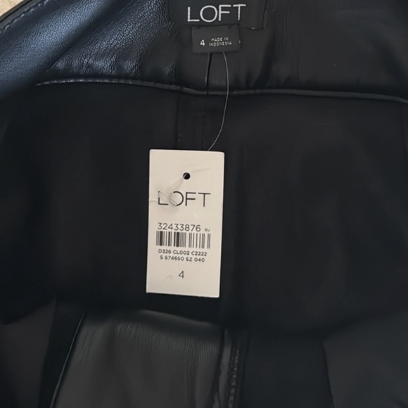 NWT LOFT High Waisted Black Faux Leather Tapered Leg Pants with Tie Belt Size 4 - Picture 6 of 6